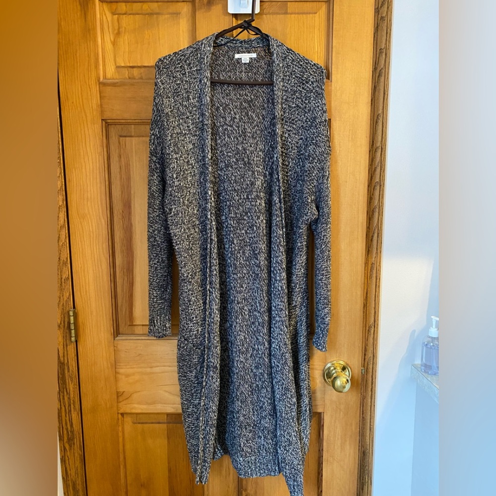 American Eagle Gray and white Open Front Cardigan Sweater. Long